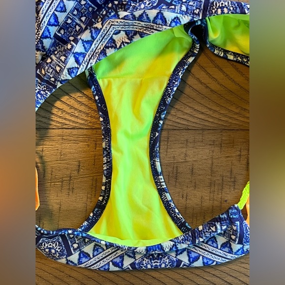 Victoria's Secret Bikini Size Small/34A Gorgeous colors!! - Picture 5 of 8